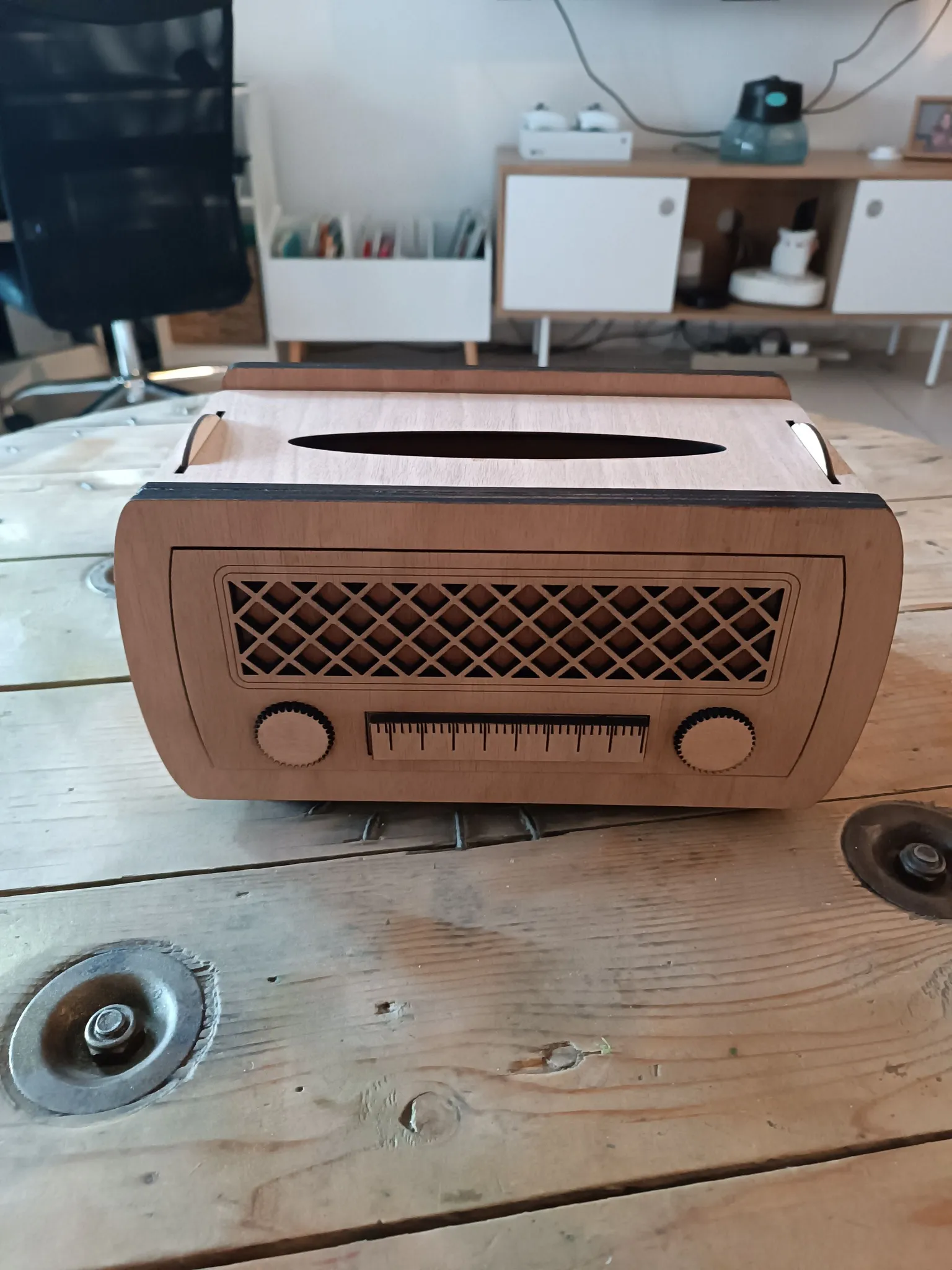Boite à mouchoirs vieille radio